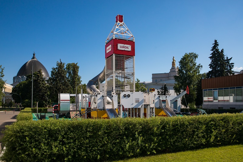 Площадка «Нефтеград» находится рядом с павильоном «Нефтяная промышленность» на ВДНХ
