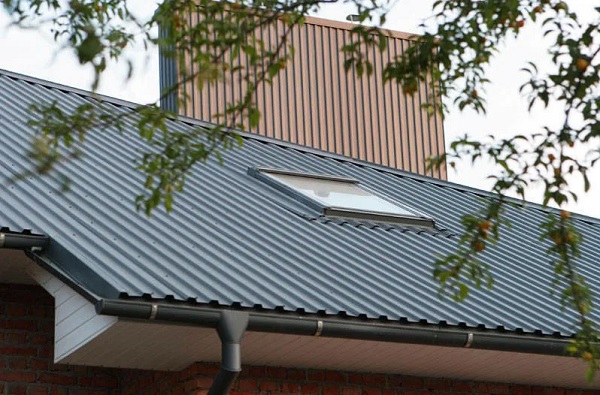 Профнастил – самое распространенное покрытие крыши