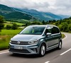 Volkswagen Touran на дороге