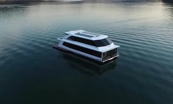 Houseboat 'Infinity'