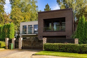 Резиденция Димы Билана в коттеджном поселке «Монтевиль» на Новой Риге