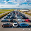 Большая автомобильная стоянка около аэропорта