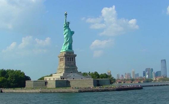 Статуя Свободы - величайший из образов США, подарок от Франции