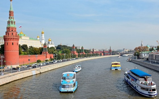 Прогулка на теплоходе по уникальному маршруту от Москва-Сити до парка Зарядье 