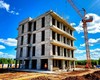 Идет строительство многоэтажного дома