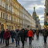 Жители Санкт-Петербурга спешат на работу ранним утром