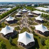 Организация большого мероприятия на открытом пространстве - установлено несколько шатров под разнообразные задачи