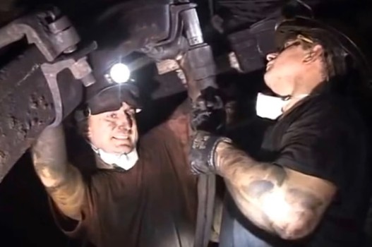 Работа шахтера - одна из самых тяжелых и опасных профессий