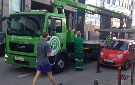 Эвакуация машины в Москве в процессе