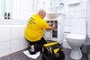 Мастер «Центра бытовых услуг» в работе