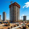 Большая строительная площадка - строится монолитная высотная конструкция
